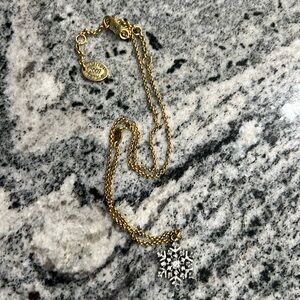 Juicy snowflake necklace